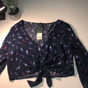 Long sleeve with tie